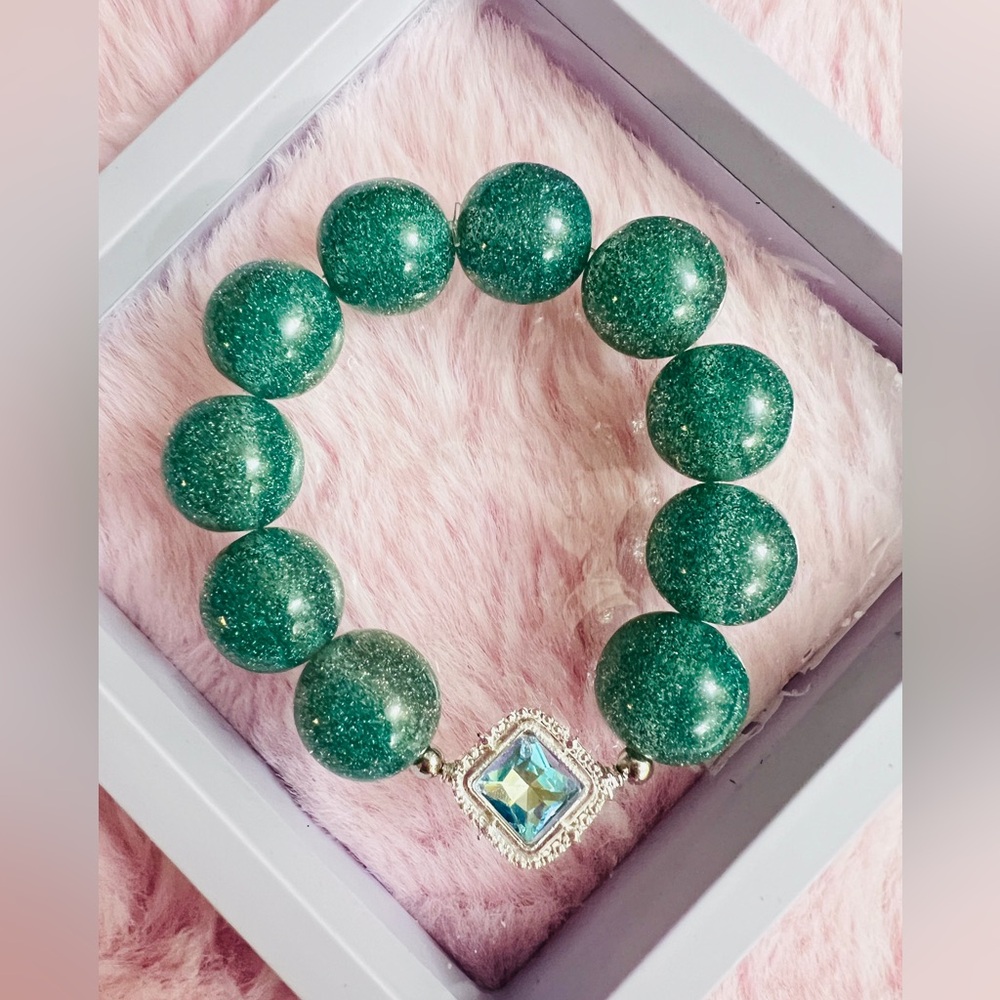 Big Elegant Green Beaded Bracelet with Silver Accents